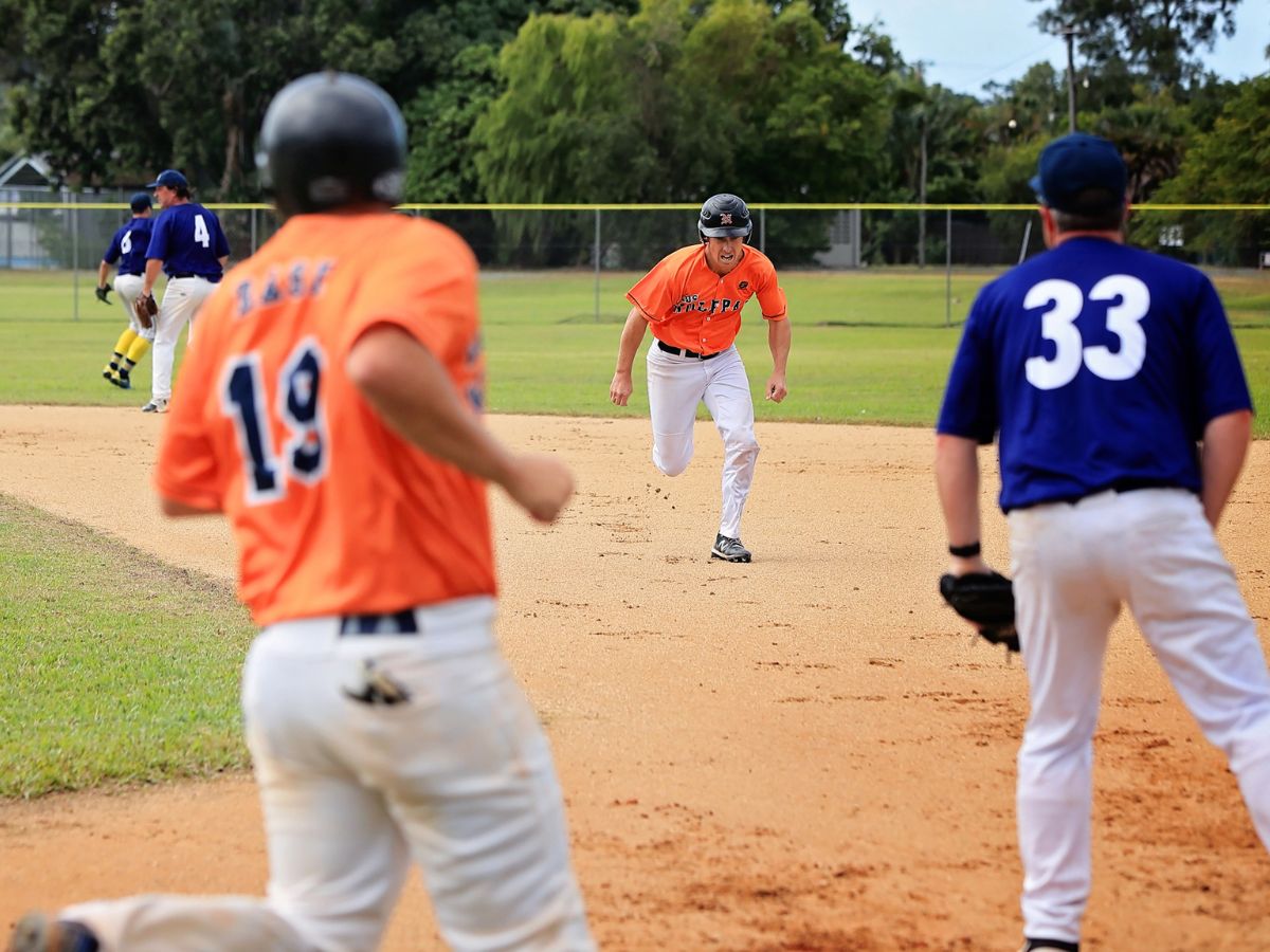Masters running to base plate